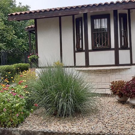 Motivi cottage Saints Constantine and Helena Esterno foto