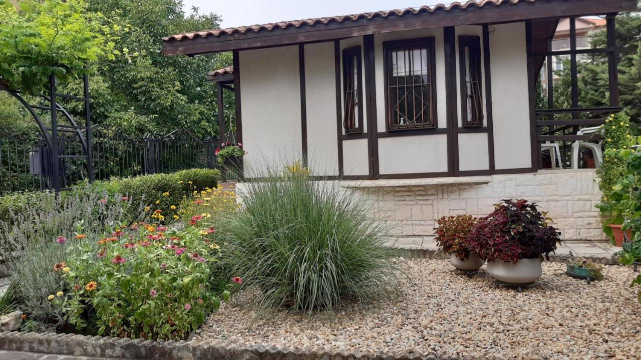Motivi cottage Saints Constantine and Helena Esterno foto